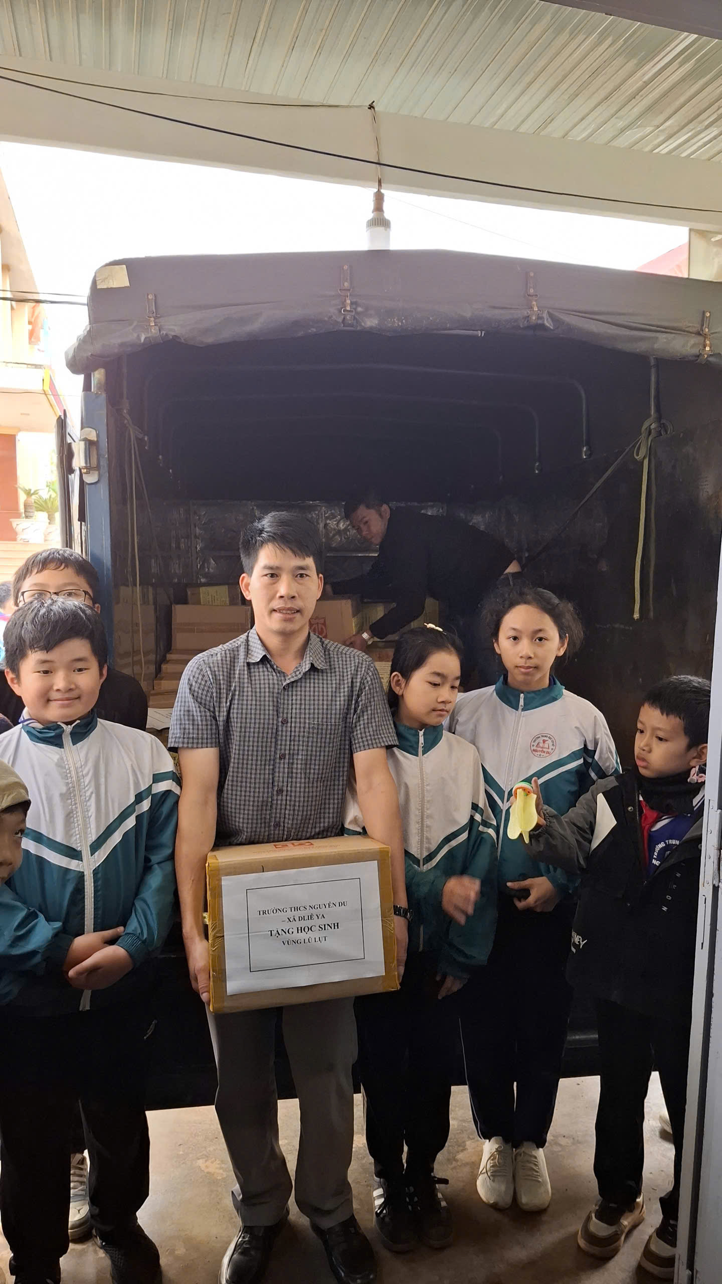 z7271875199692_68df9a6523c4d4cd77d7fae109ce4225